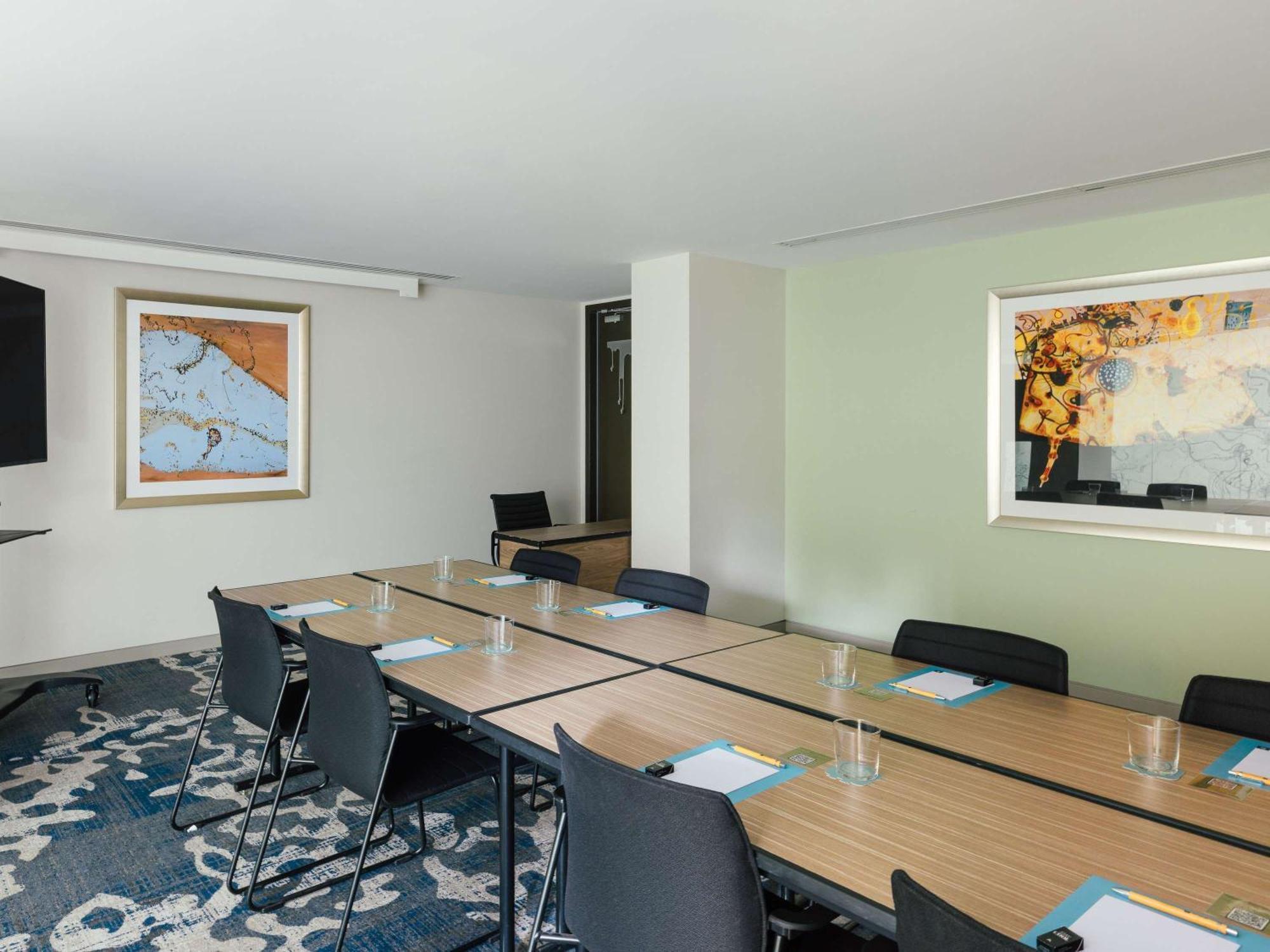 The Olsen Melbourne Art Series Luaran gambar Meeting room