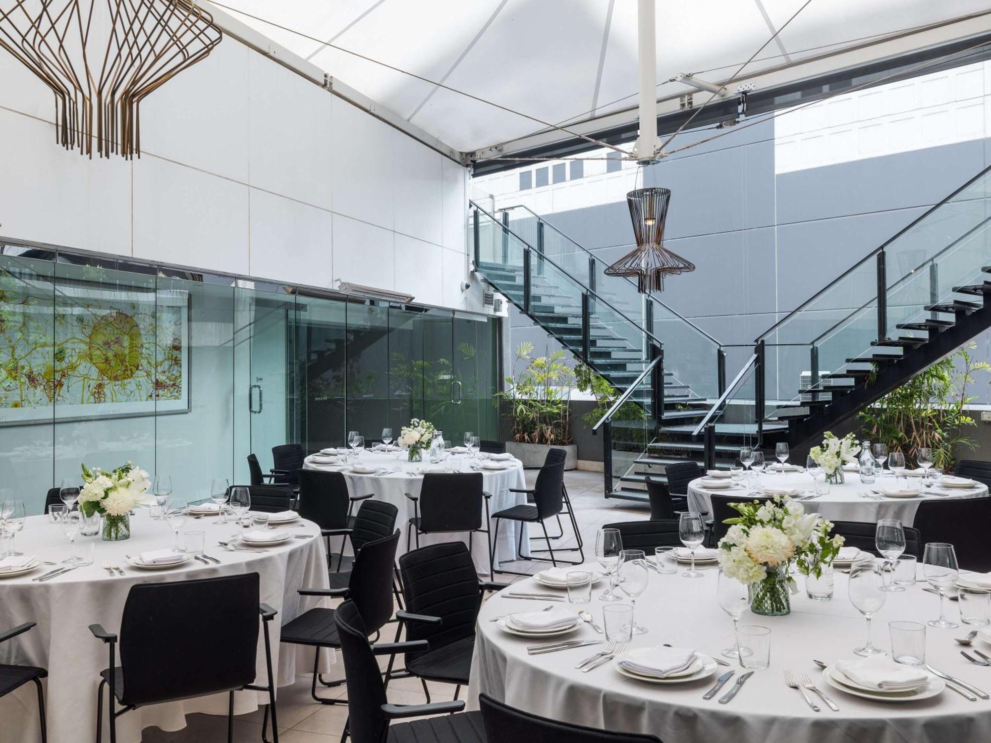 The Olsen Melbourne Art Series Luaran gambar The interior of the restaurant