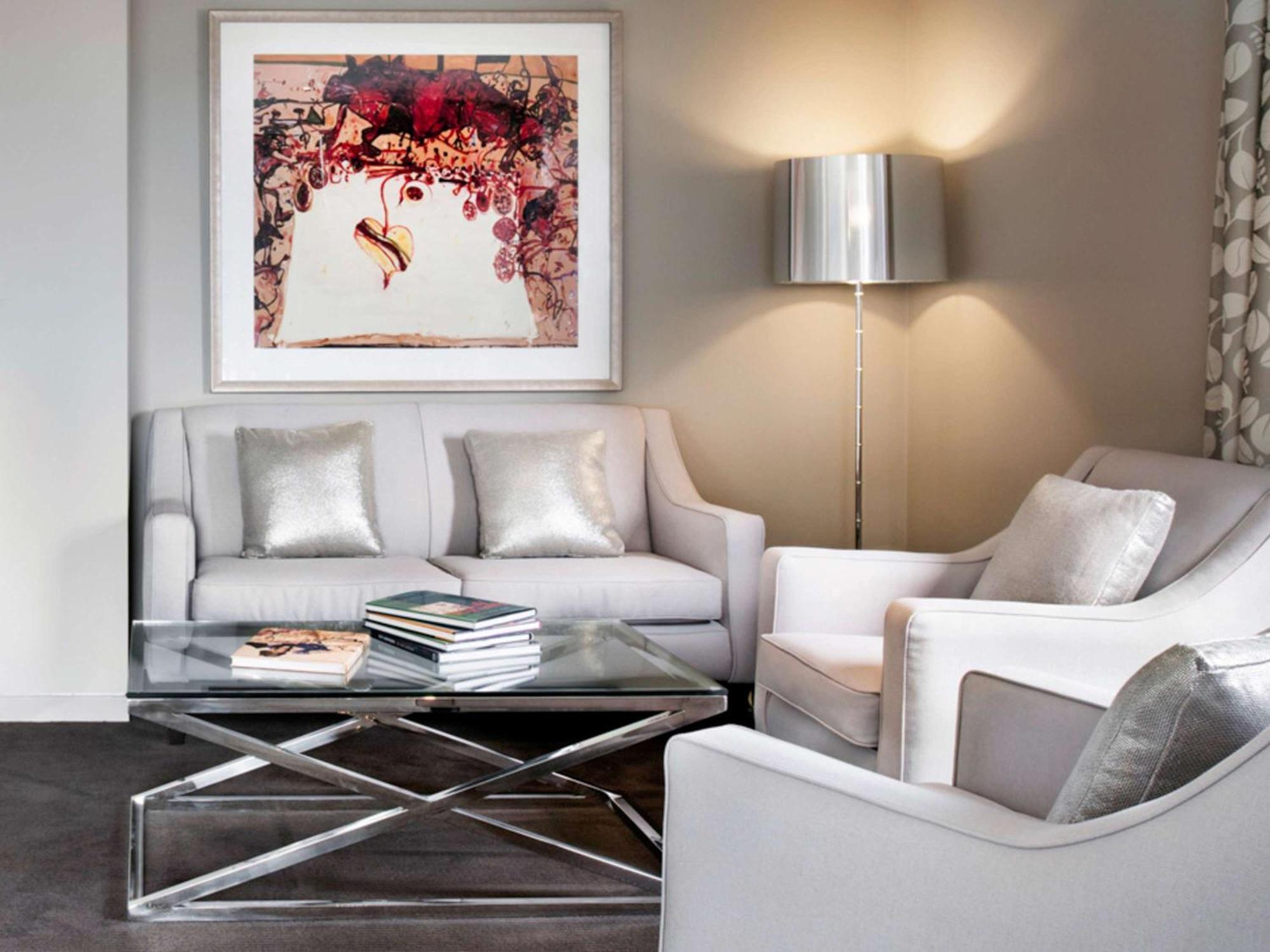 The Olsen Melbourne Art Series Luaran gambar A living room with a floor lamp