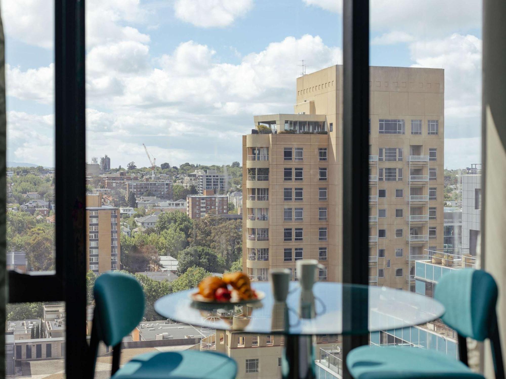 The Olsen Melbourne Art Series Luaran gambar View from a serviced apartment in London