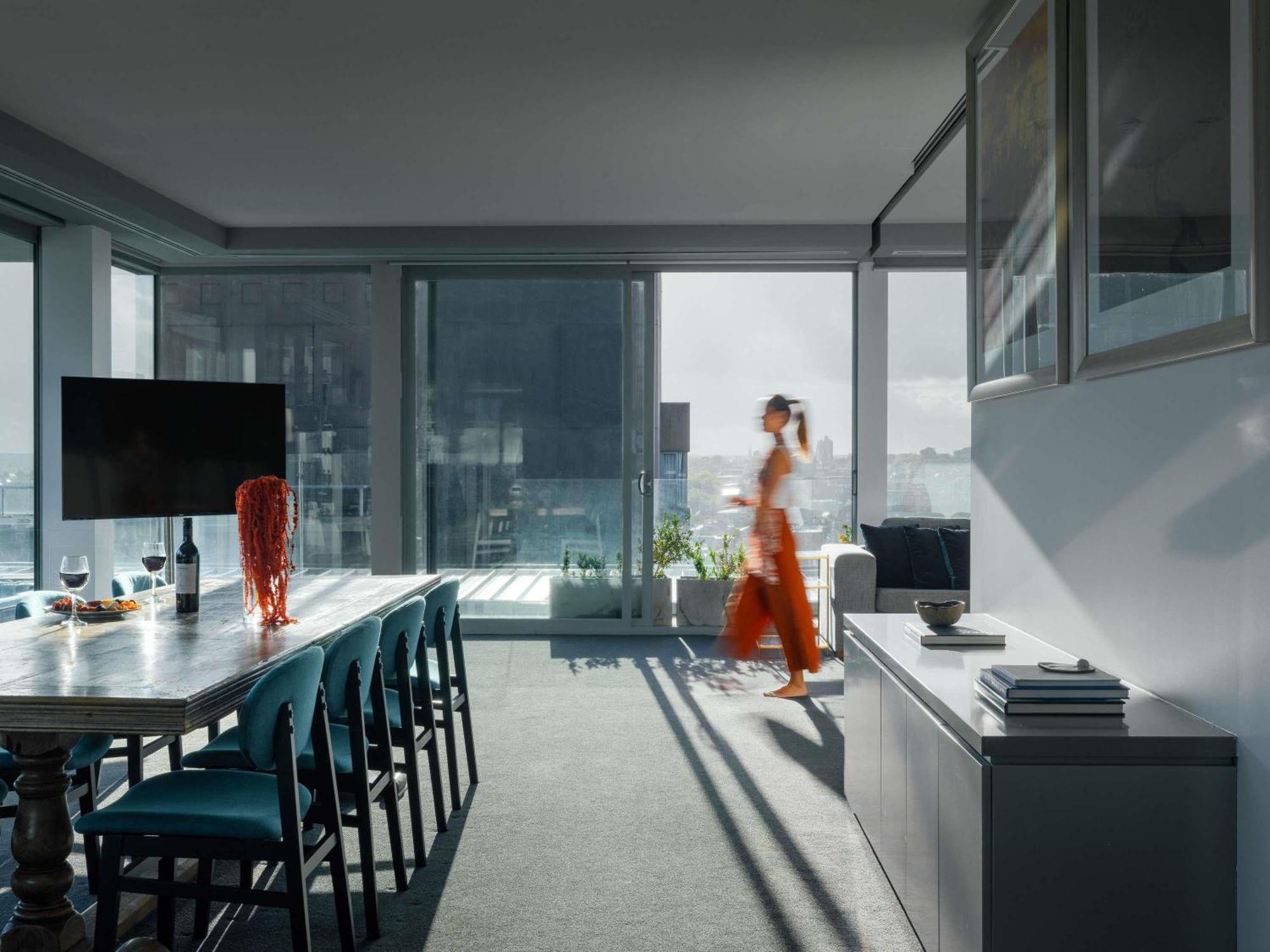 The Olsen Melbourne Art Series Luaran gambar